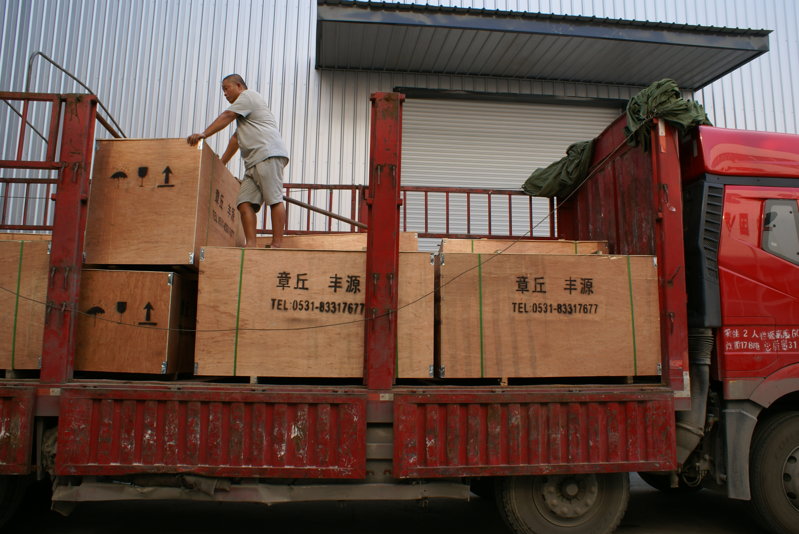 豐源機械三葉羅茨風(fēng)機準備裝車發(fā)貨